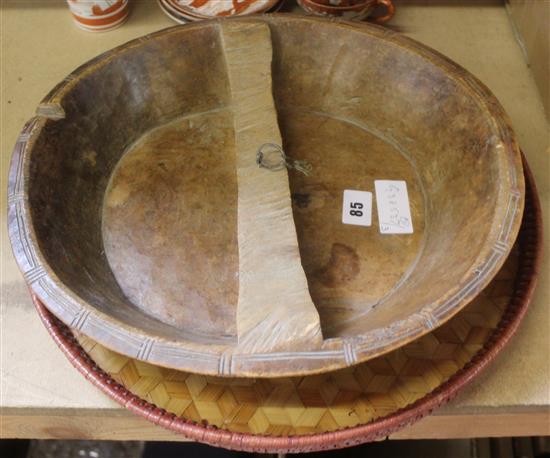 Carved tribal African fruit dish & a tray